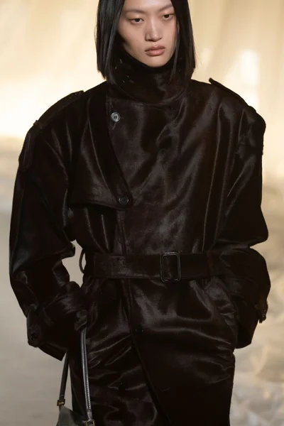 Look 16
